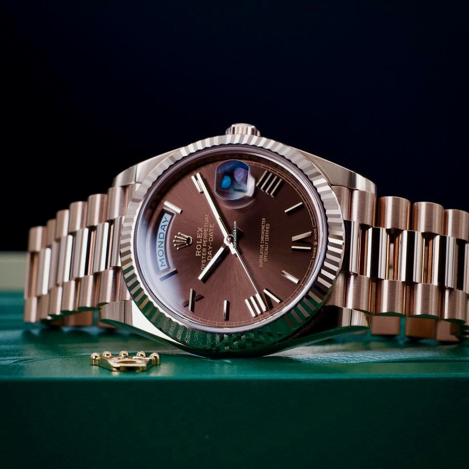 Đồng hồ Rolex Day-Date 228235 Mặt ChocolateCọc La Mã 40mm
